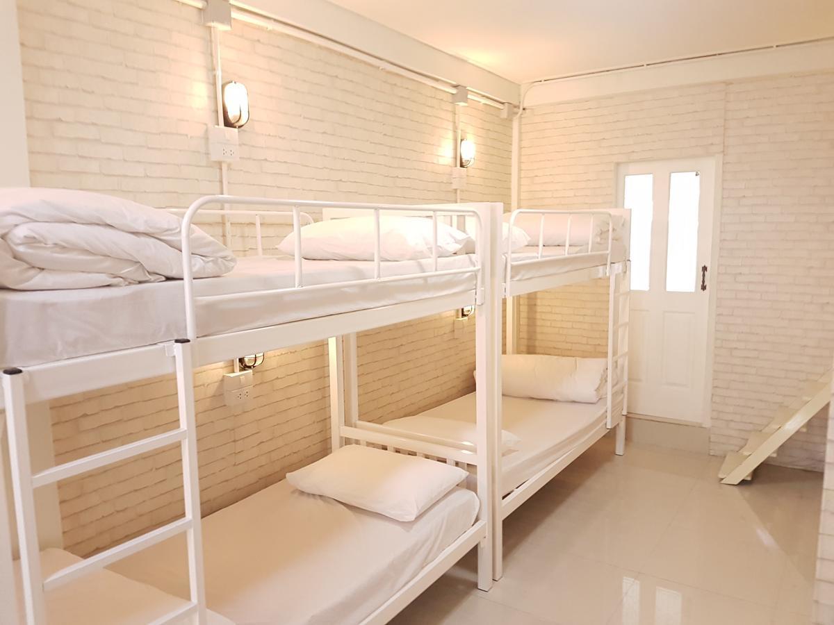 Mana Hostel Bangkok Exterior photo