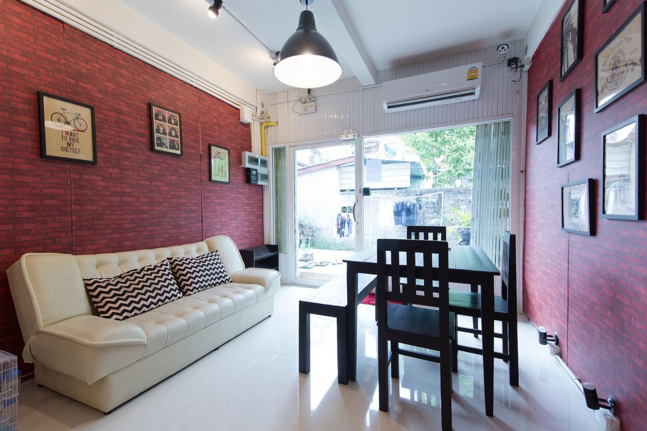 Mana Hostel Bangkok Exterior photo