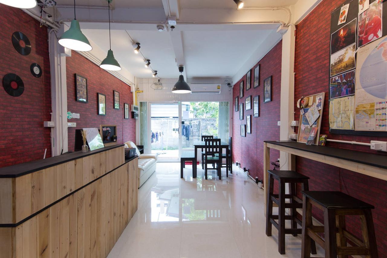 Mana Hostel Bangkok Exterior photo